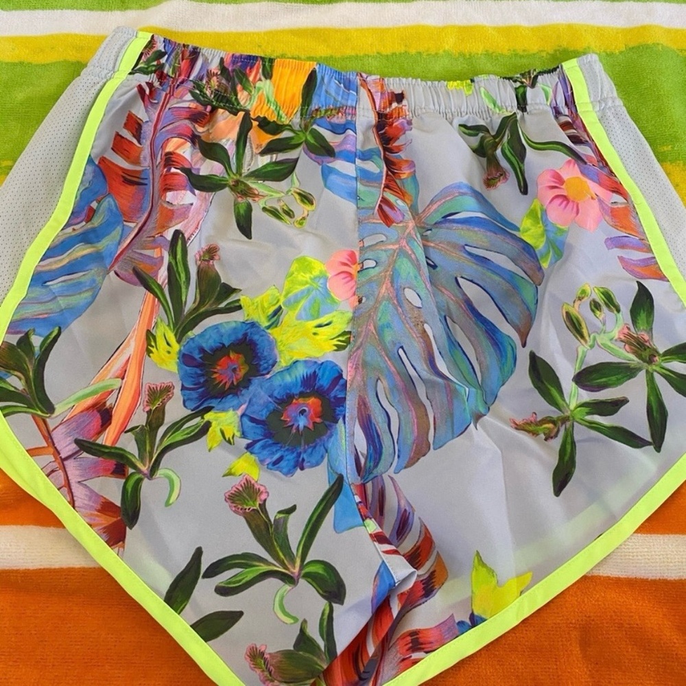 Nike Women’s Tropical Floral Athletic Shorts with Neon Yellow Trim - Picture 4 of 7
